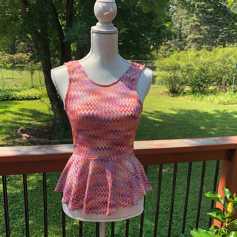 Knit peplum V-back peplum tank - Picture 3 of 8